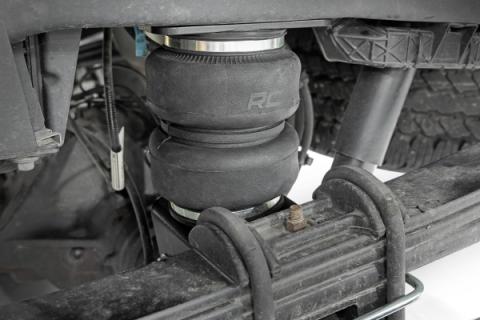 Air Spring Kit with Onboard Air Compressor 17-22 Ford Super Duty 4WD Rough Country