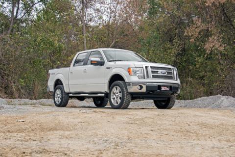 2 Inch Leveling Lift Kit w/V2 Shocks 09-13 F-150 Rough Country