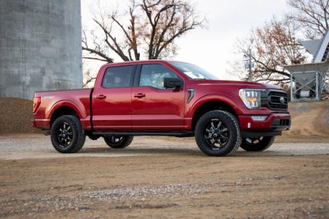 2.0 Inch Ford Leveling Kit w/N3 Struts and V2 Shocks For 2021 F-150 Rough Country