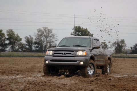 2.5 Inch Toyota Suspension Lift Kit w/V2Shocks Rough Country