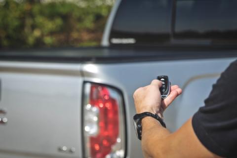 Powered Retractable Bed Cover 5 Foot Bed Chevy/GMC Canyon/Colorado (15-26) Rough Country