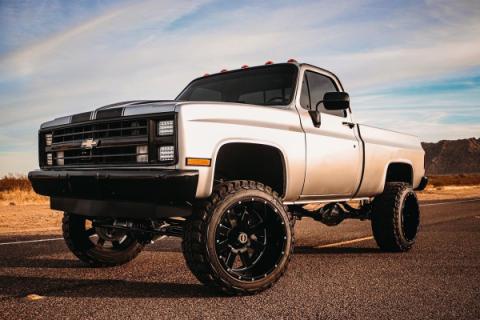 6 Inch Suspension Lift System 52 Inch Rear Springs 77-91 C10/K10/K5 Blazer/Jimmy Rough Country