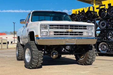 6 Inch Suspension Lift System 52 Inch Rear Springs 77-91 C10/K10/K5 Blazer/Jimmy Rough Country