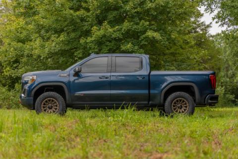 3.5 Inch Suspension Lift Kit w/Forged Upper Control Arms 19-20 GMC Silverado/Sierra 1500 4WD/2WD Rough Country