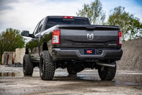 2.5 Inch Ram Leveling Kit w/ V2 Shocks Coil Spring For 14-Up 2500/3500 4WD Rough Country