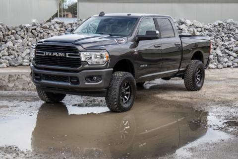 2.5 Inch Ram Leveling Kit w/ V2 Shocks Coil Spring For 14-Up 2500/3500 4WD Rough Country