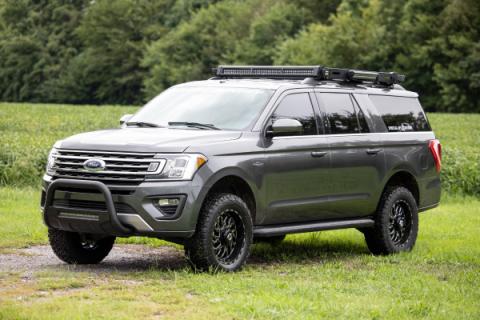 3 Inch Lift Kit UCA M1 Struts Ford Expedition 4WD (2018-2024) Rough Country