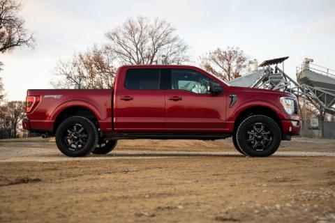 2.0 Inch Ford Leveling Lift Kit w/Vertex and V2 Shocks For 2021 F-150 Rough Country