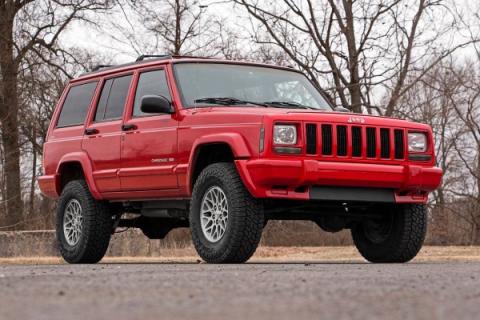 Jeep Cherokee XJ 3 Inch Series II Suspension Lift Kit W/V2 Shocks Add-A-Leaf For 84-01 Jeep Cherokee XJ Rough Country