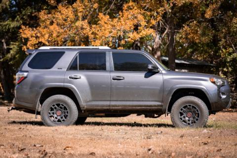 2 Inch Toyota Suspension Lift Kit Red 10-Up 4Runner 4WD Rough Country