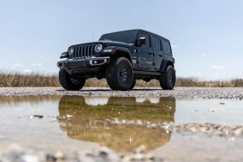 2.5 Inch Lift Kit Coils M1 Jeep Wrangler Unlimited Non-Rubicon 4WD (2024-2026) Rough Country