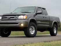 2.5 Inch Toyota Suspension Lift Kit w/V2Shocks Rough Country