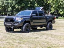 Front Bumper Hybrid with 9500-Lb Pro Series Winch Black Series with White DRL LED Light Bar 16-22 Toyota Tacoma 4WD Rough Country