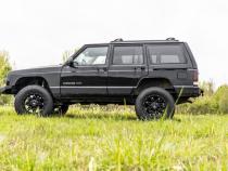 Jeep Cherokee XJ 3 Inch Suspension Lift System w/V2 Shocks Add-A-Leaf For 84-01 Jeep Cherokee XJ Rough Country